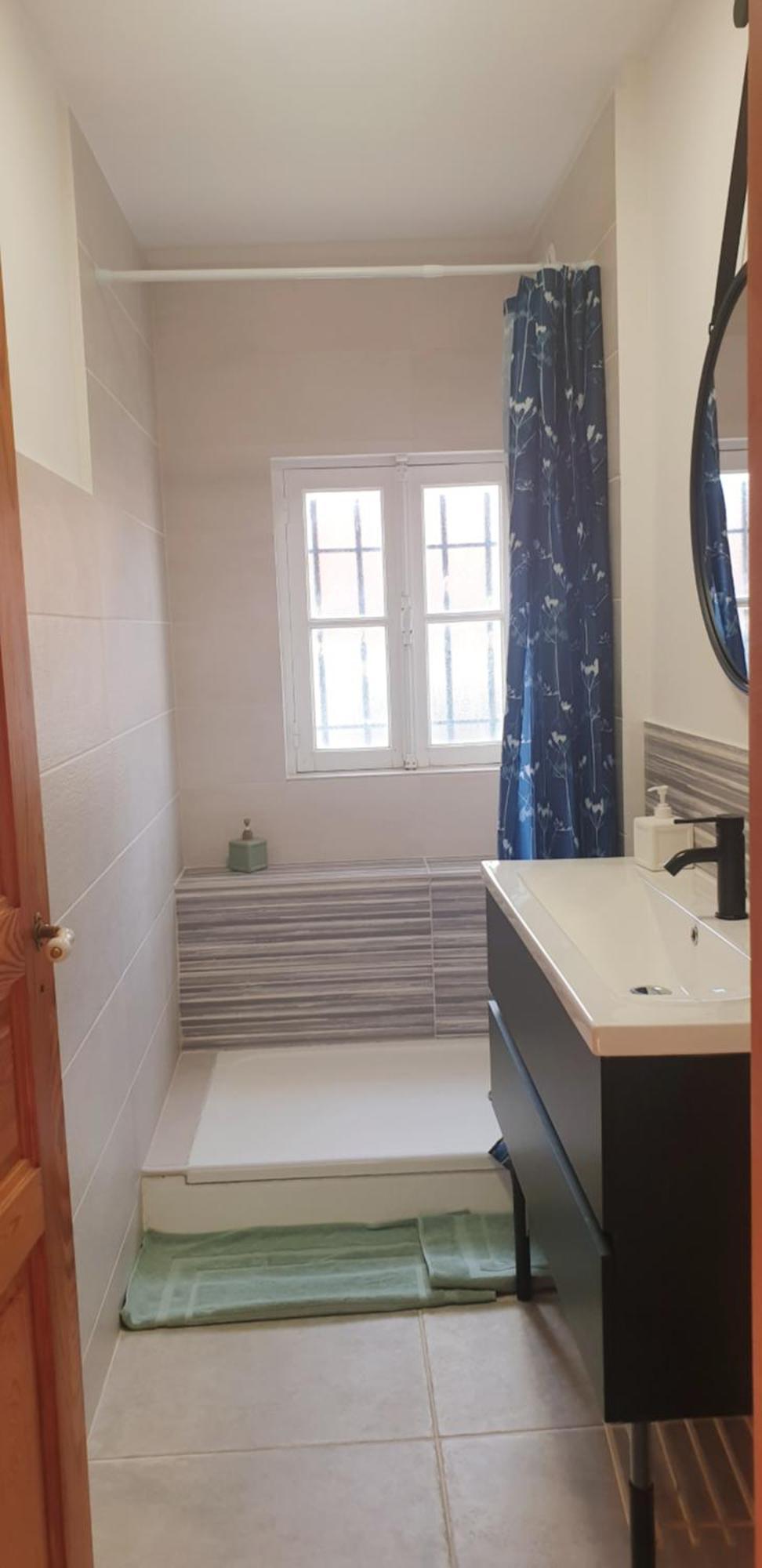 Tres Bel Appartement Avec Piscine Дин Ле Бен Екстериор снимка