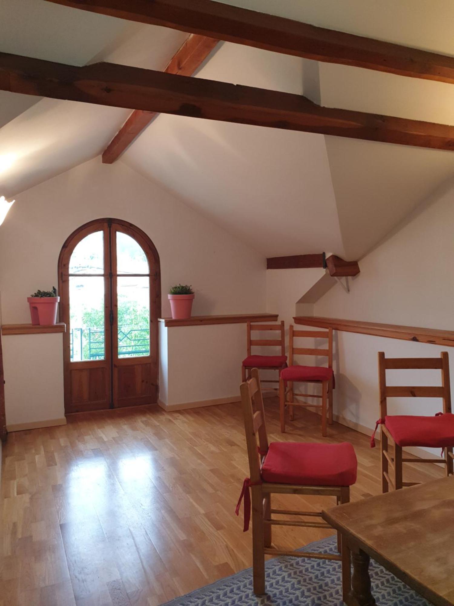 Tres Bel Appartement Avec Piscine Дин Ле Бен Екстериор снимка
