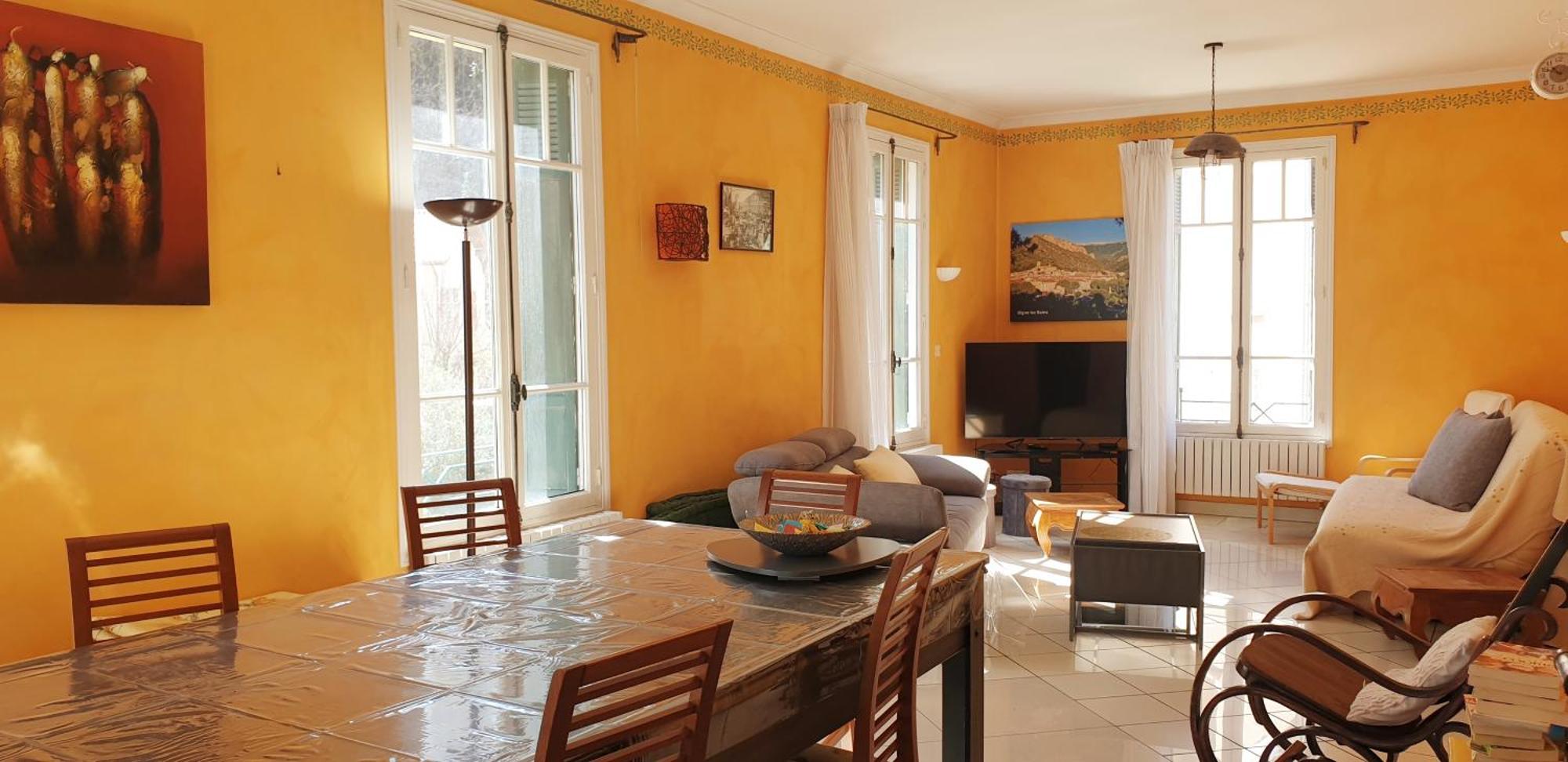 Tres Bel Appartement Avec Piscine Дин Ле Бен Екстериор снимка